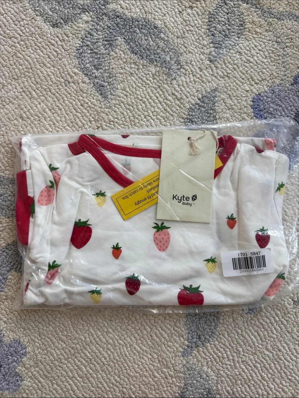 Kyte baby Strawberry PJ Set 4T NWT